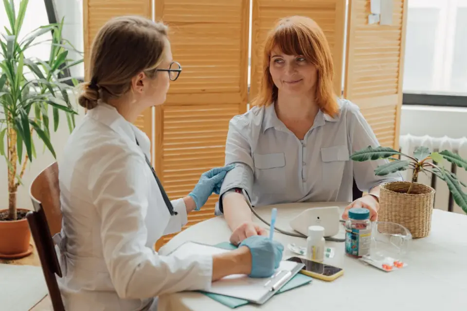 A veterinarian discussing a dog's temperament with its owner during a checkup